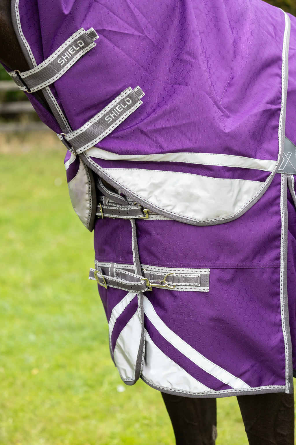 DefenceX shield 0g turnout rug with detachable neck