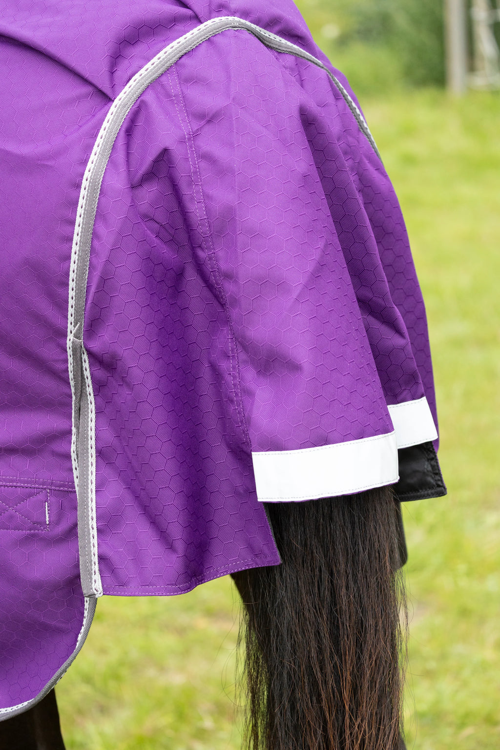 DefenceX shield 0g turnout rug with detachable neck