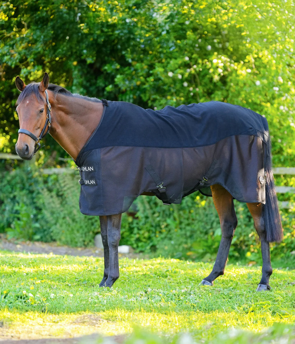 Uhlan Equestrian combi mesh cooler rug showing double front closure and X-surcingles. Full side view
