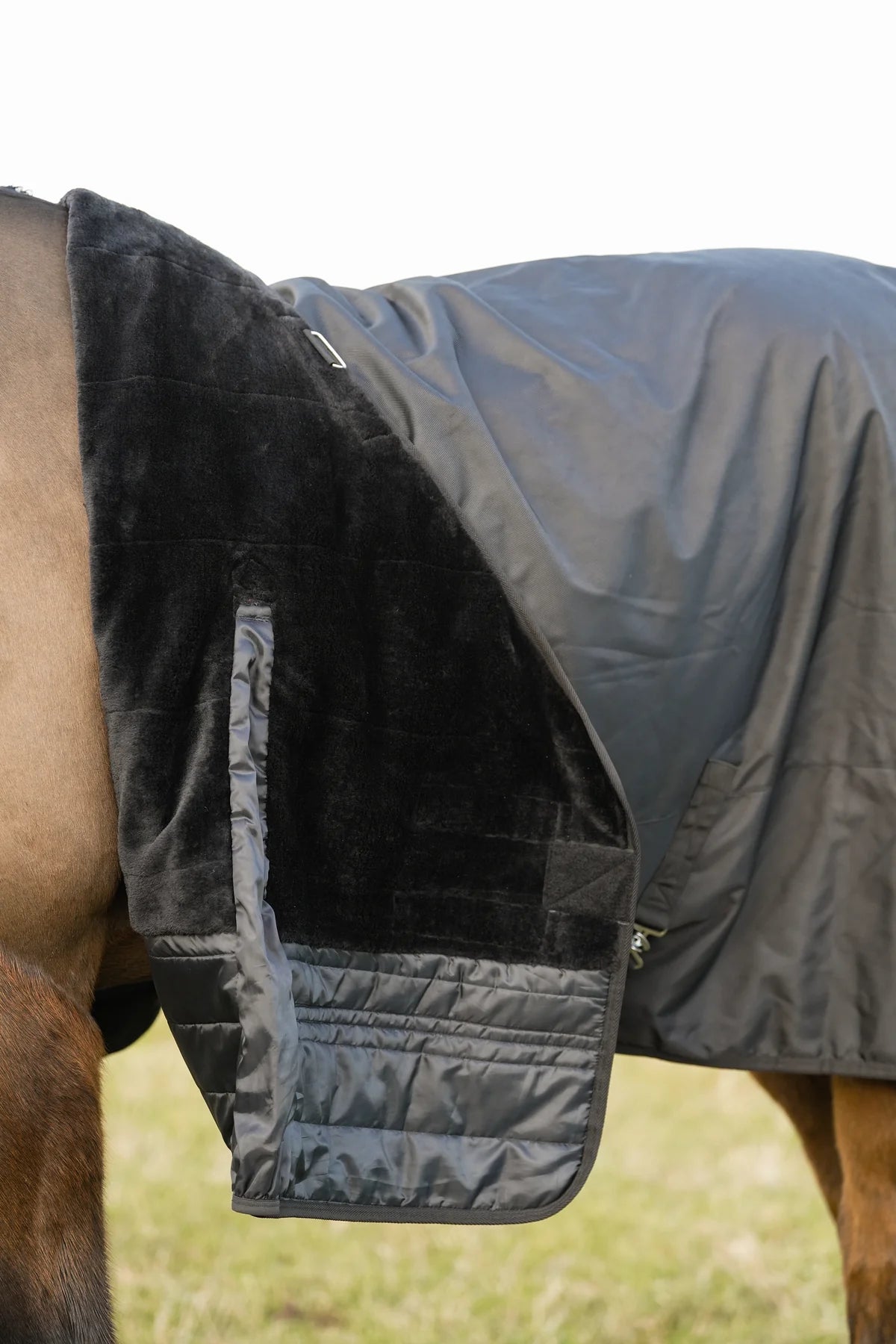 Uhlan Equestrian black faux fur lined turnout rug 1680D