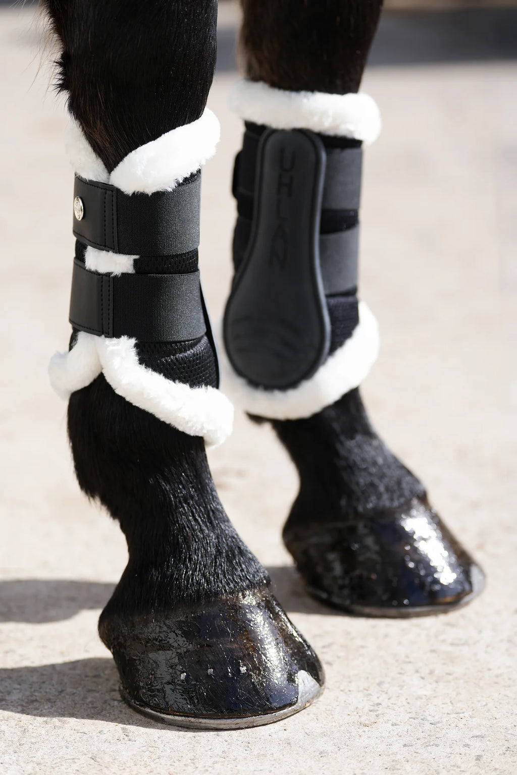 Uhlan faux fur trim airflow brushing boots - Black