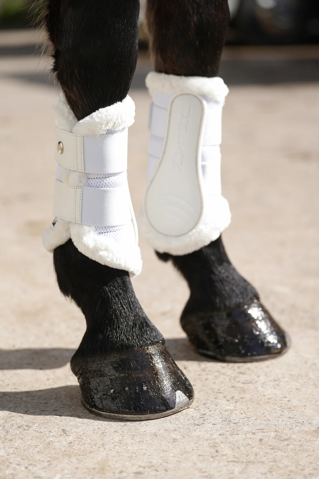 Uhlan faux fur trim airflow brushing boots - White