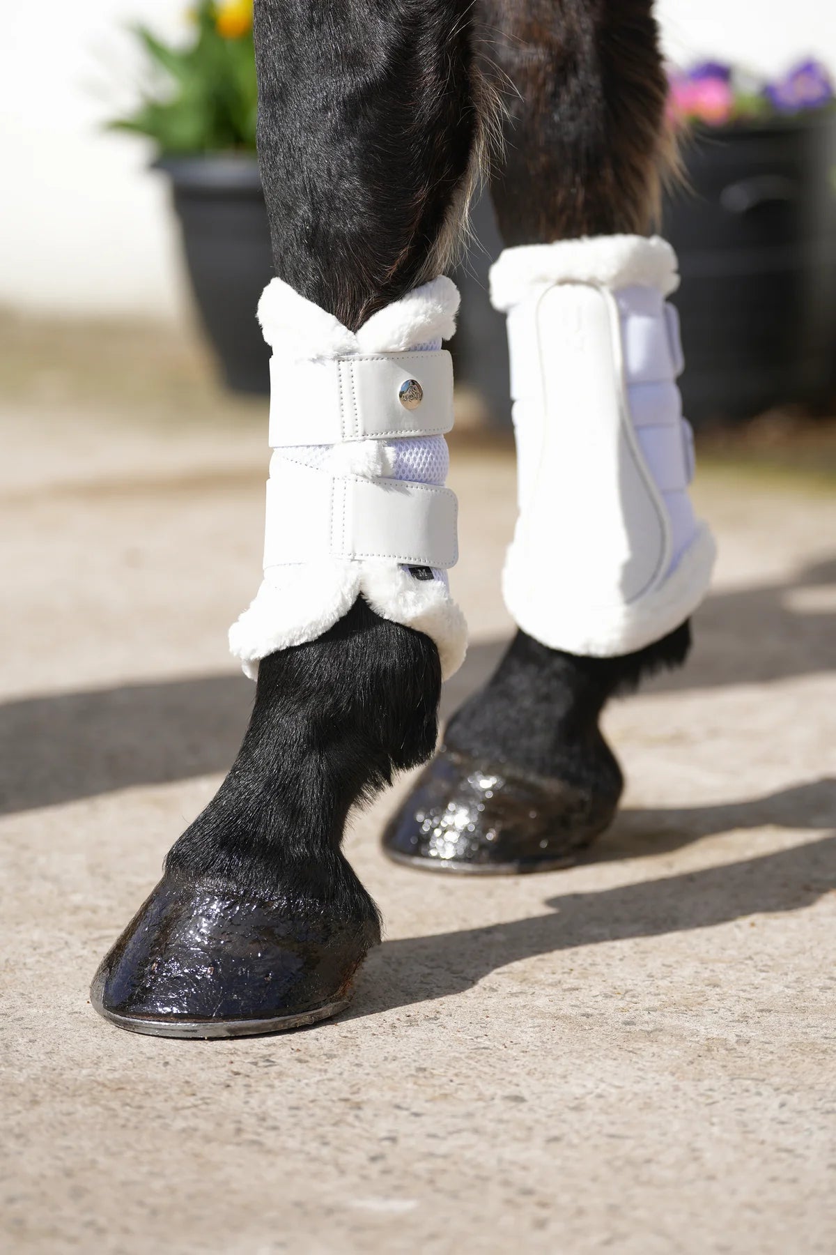 Uhlan faux fur trim airflow brushing boots - White