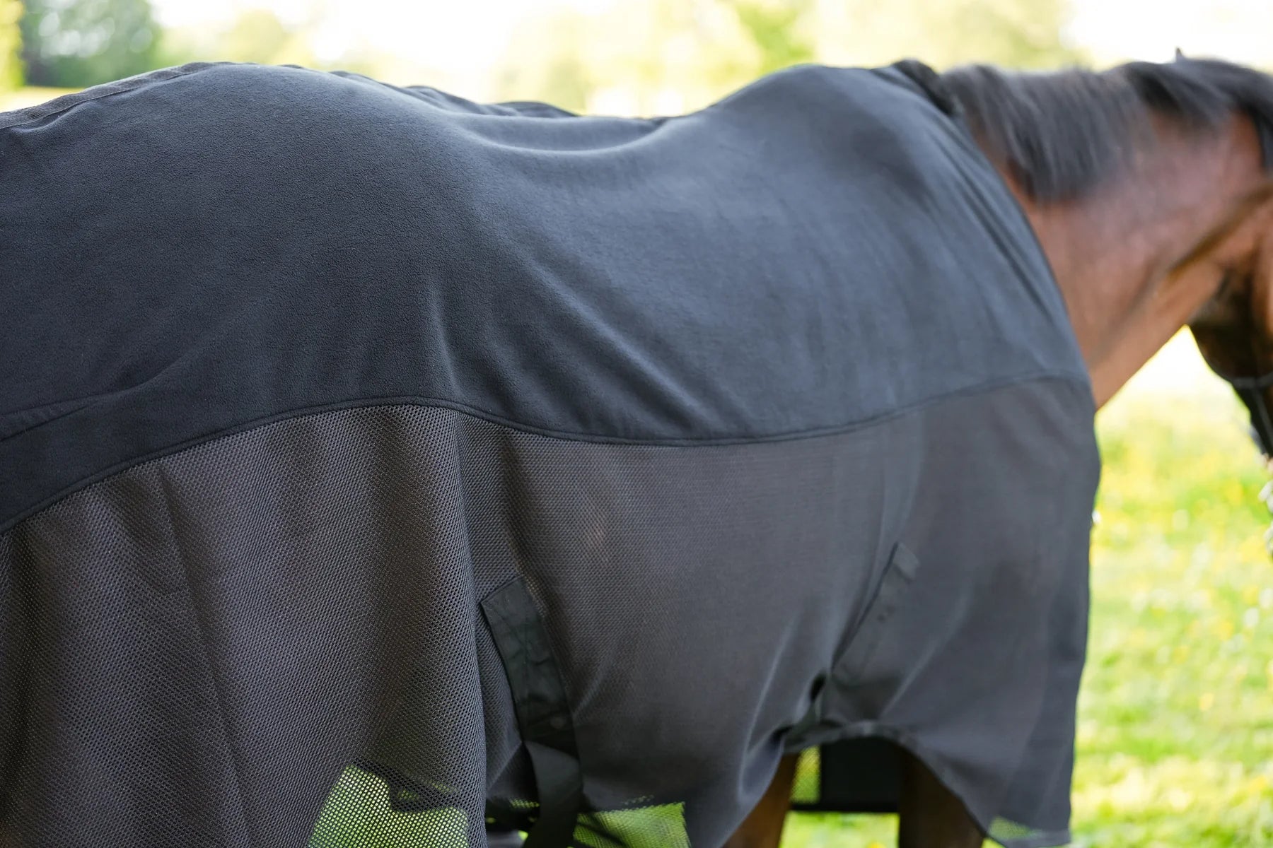 Uhlan combi mesh cooler rug detail showing teddy fleece top section